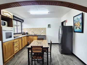 6 Bedroom Apartment