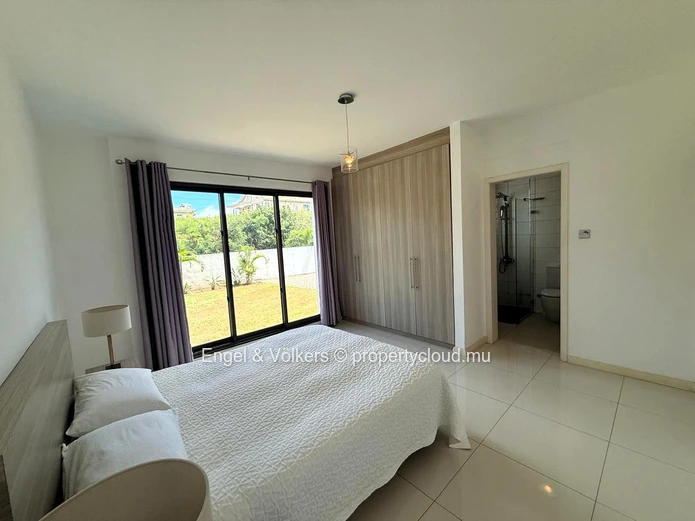 4 Bedroom Villa with Private Pool For Rent at Pereybere