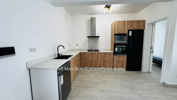 Bel Appartement Modernisé de 3 Chambres  à Quatre Bornes