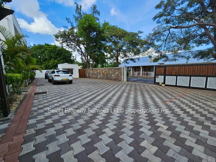 For rent immediately- 3 Bedroom Beachfront Duplexes for Sale, Pointe Aux Sables at Rs 60 000 per month