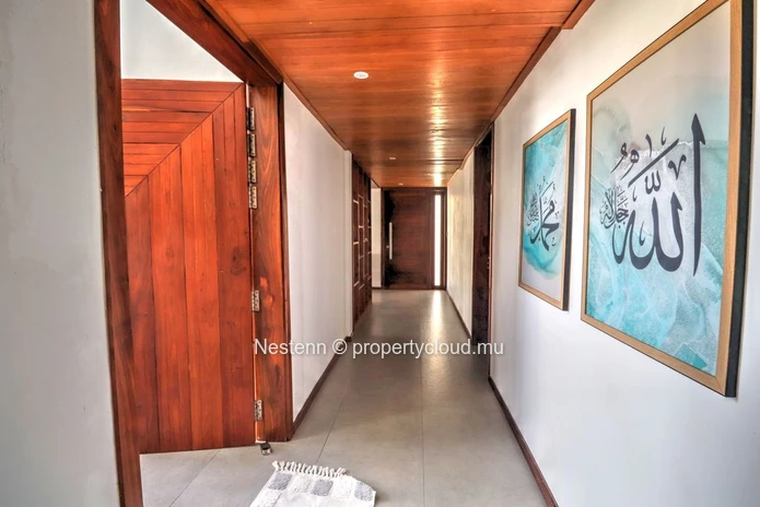 Viila avec 4 chambres, un espace bureau et une cuisine entièrement équipée