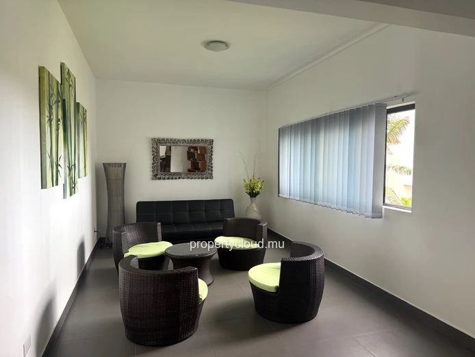 Flic en Flac à louer appartement 2 chambres situé dans une résidence sécurisée avec piscine, ascenseur et parking cou...
