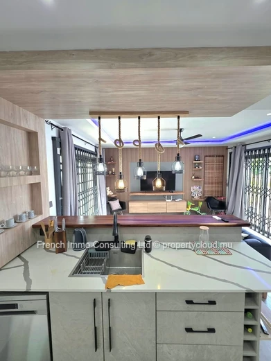 Villa de 4 chambres en location moyen terme a pereybere