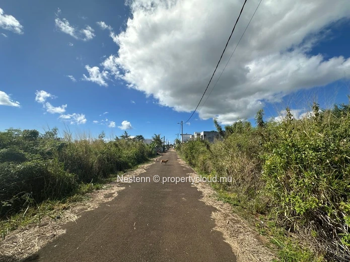 Terrain résidentiel dans un quartier paisible 
