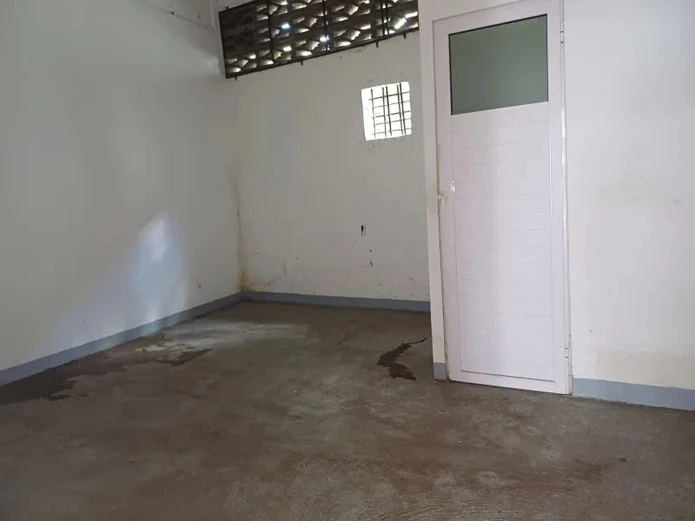 Warehouse - 180m2 - Port Louis - Ref. EN82682LO