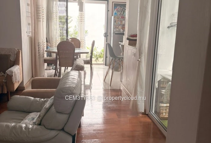Maison Familiale à Deux Étages à Vendre – Beau Bassin Centre 