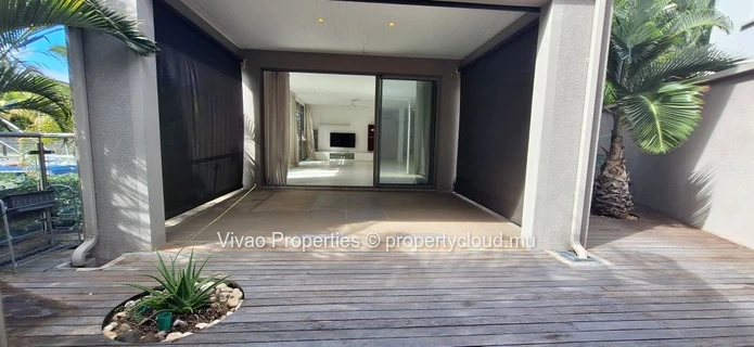 Villa IRS à vendre à Rivière Noire, 5 chambres, piscine privée, vue mer et montagne, proche commodités, amarrage pour...