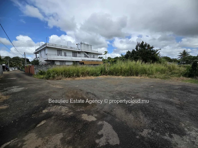 A Vendre –Terrain 44 perche Résidentiel à Centre de Flacq