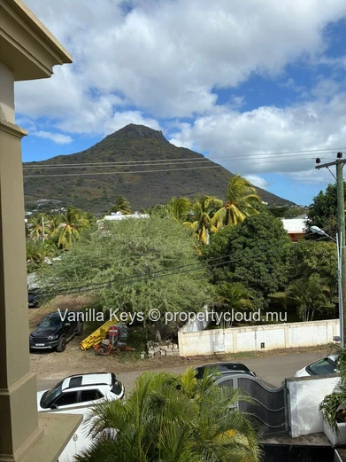 4-bedroom apartment with panoramic terraces Available for long-term rental