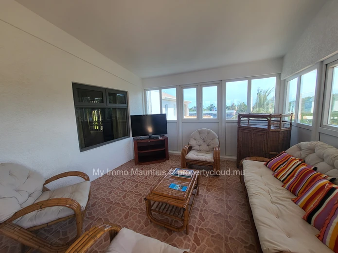 Villa of 3 apartments 300 meters from the sea