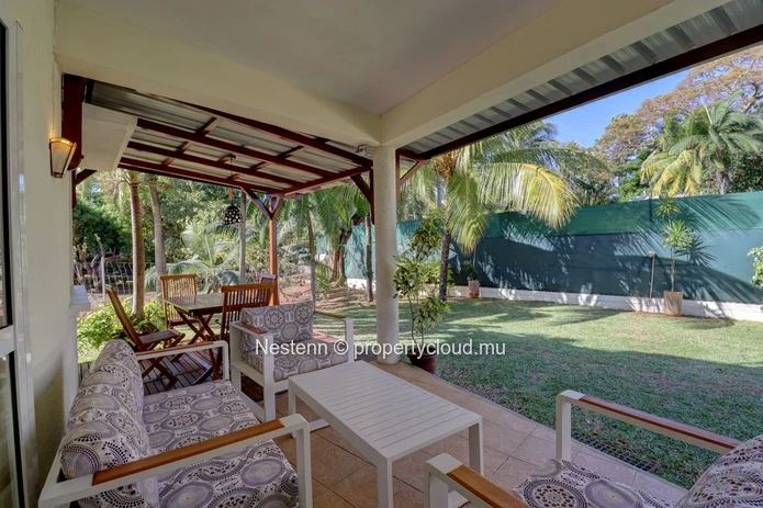 Stunning 3-bedroom duplex with sea access 