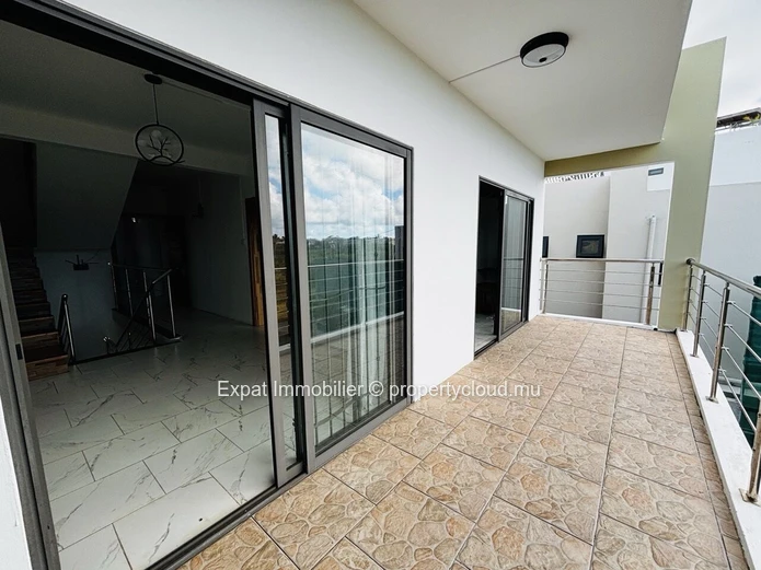 3-Bedroom Duplex With Stone Swimming Pool And Rooftop Terrace In Pereybere 