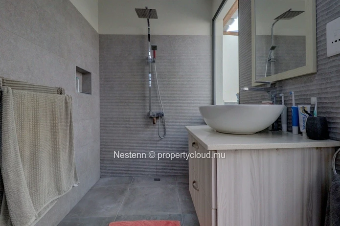 Elegance and Comfort in a Prime Location