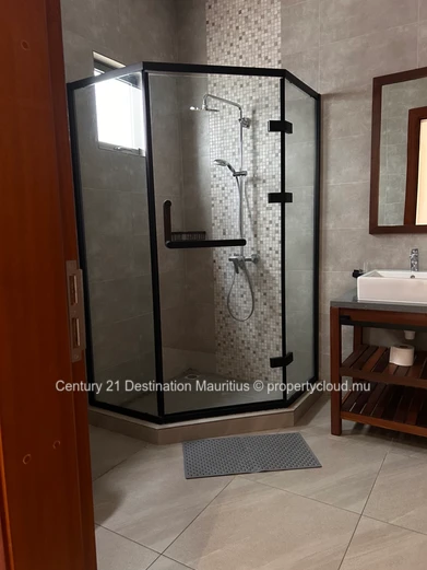 Villa en duplex de 4 chambres, idéal pour famille et business