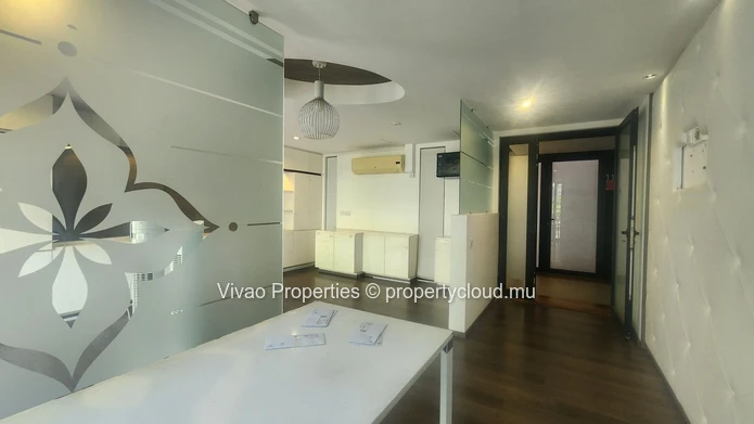 Espace de bureau à louer à Ebène avec 34m² d'espace de travail moderne