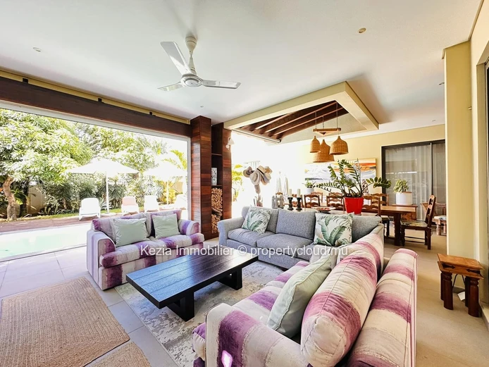 Contemporary Villa In A Secure Residence 