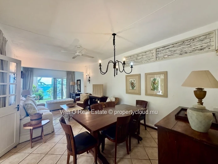 Charmante maison de plage avec le cachet de l'ancien offrant un style de vie dans la nature et le luxe d'une vue en s...