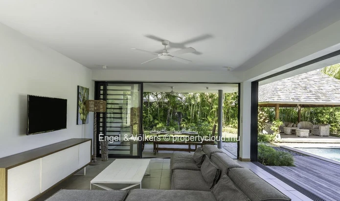 FOR SALE - Luxury 4-Bedroom En-Suite Villa in Black River