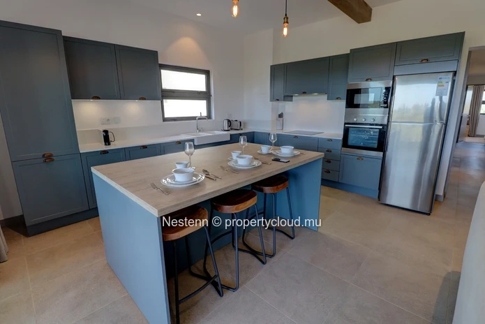 3-bed apartment with sea view in a secured residence with shared pool 