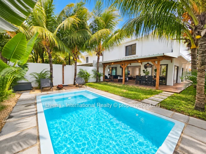 Coastal Living in an Exclusive Enclave