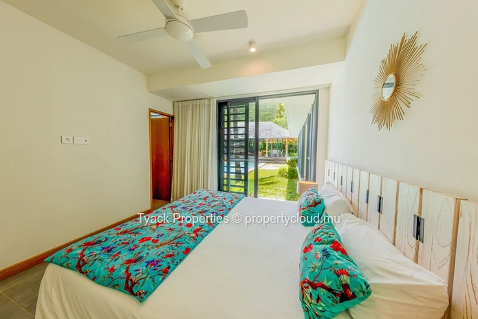 Villa de Luxe à Rivière Noire – 4 Chambres, Piscine et Services Hôteliers