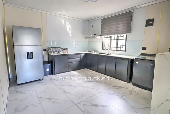Spacieuse résidence familiale de 3 chambres avec salle de bains privative