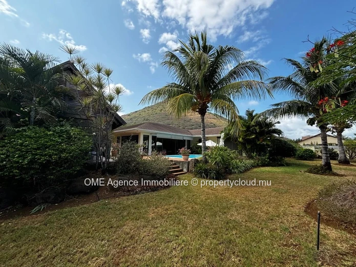 TAMARIN - Spacious villa with mountain views - 3 Bedrooms