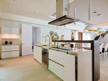 5 Bedroom Villa