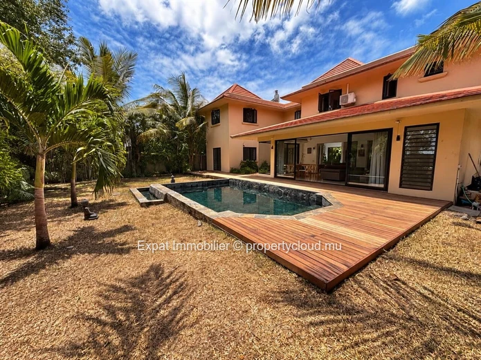Stunning 6-Bedroom Villa With Private Pool & Secluded Garden – Bain Bœuf