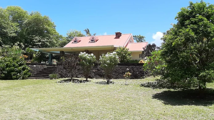 FOR SALE – Exceptional Property in Poste Lafayette