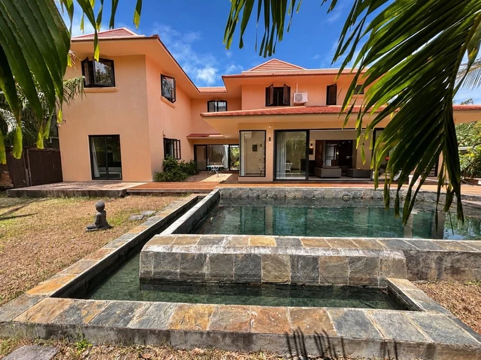 Stunning 6-Bedroom Villa With Private Pool & Secluded Garden – Bain Bœuf