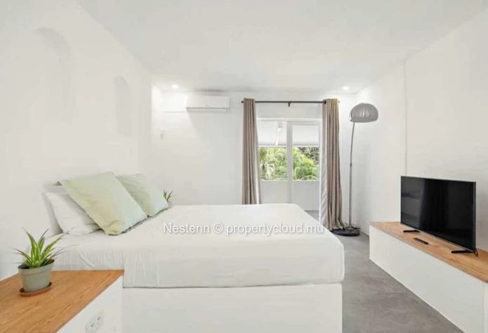 Charming and bright 4 bedroom semi-detached villa