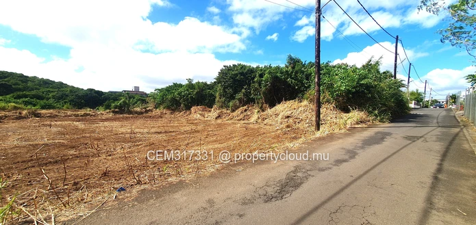 20,68 Perches Terrain Résidentiel & Commercial en Toute Propriété à Vendre – Paillote, Vacoas