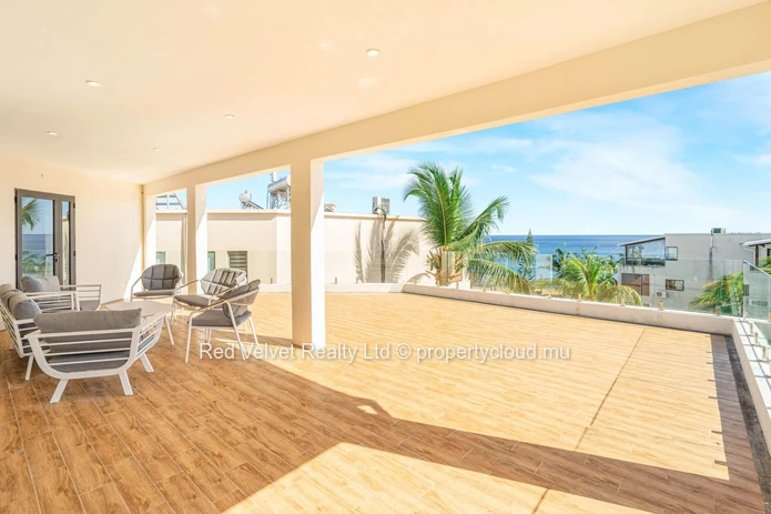 Beachfront Penthouse with Sea View – 3 Bedrooms – Flic en Flac
