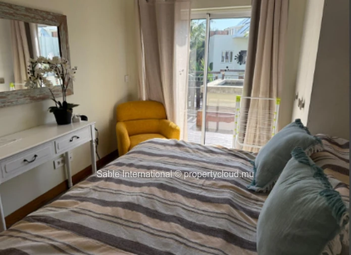 Luxurious Beachfront Penthouse in Péreybère with Easy Sea Acess and Resort-style Amenities! 