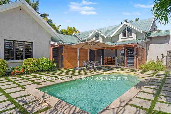 Exclusive 4-bedroom beachfront villa with private pool & ocean view in Poste de Flacq – Mauritius