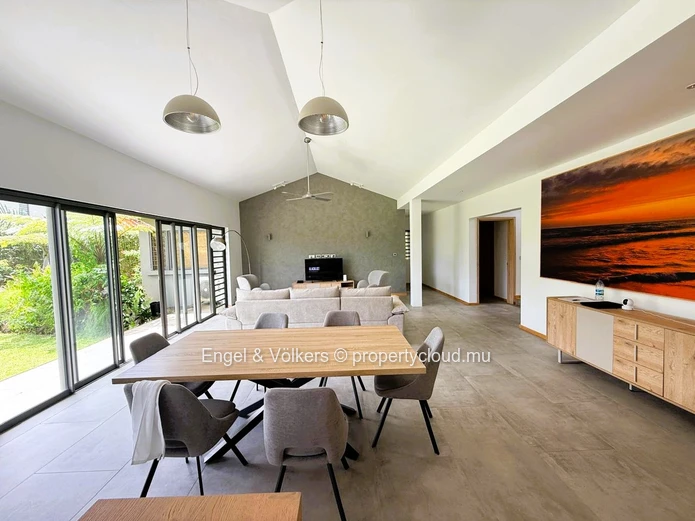 Luxury 4 bedroom Villa with garden and swimming pool for rent in Moka