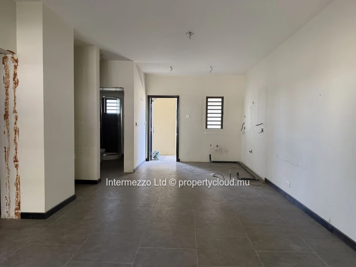 Grand Baie RES Apartment To Renovate | Rs 9M | Great Value