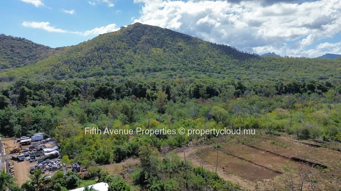 RIVIERE NOIRE - TERRAIN COMMERCIAL 3347m2