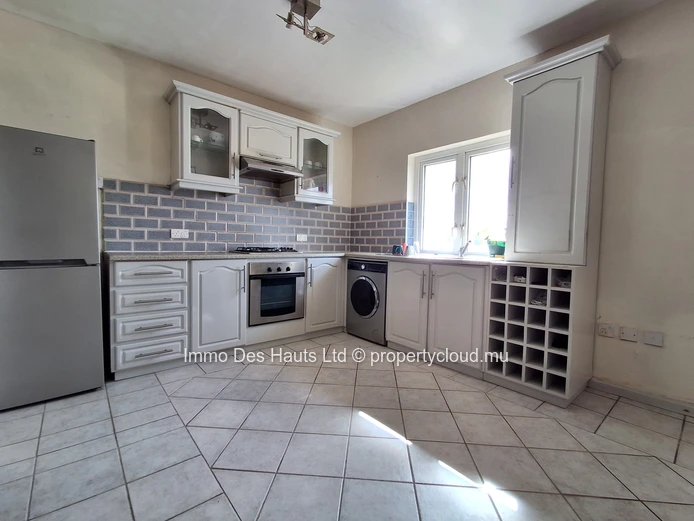 Appartement de 3 chambres meublé en vente curepipe 