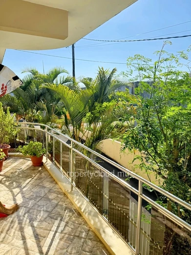 Phoenix (bonne terre) for sale unfurnished 4 bedroom villa with a double garage located in a quiet area.