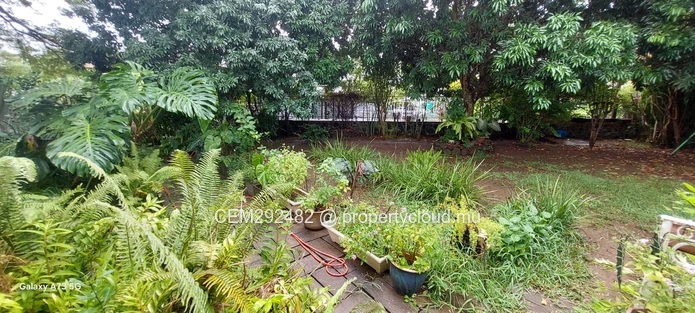 Spacieuse maison meublée de 4 chambres à vendre à Beau Bassin
