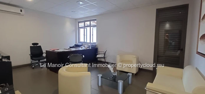 Batiment Industriel avec Bureaux