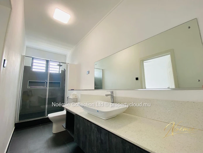 4-Bedroom Furnished Villa with Private Pool in Pereybere