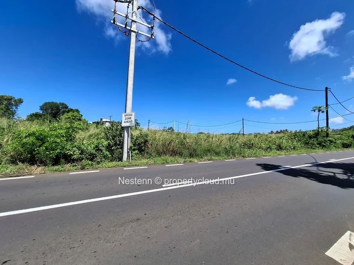 3,967 m² of pure potential between land and sea