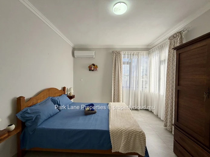 Family detached home with private pool near forest