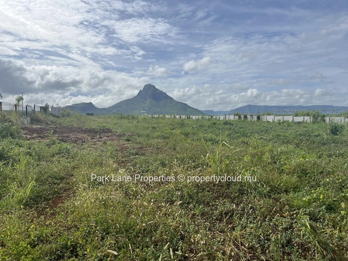Terrain de 737 m2 à Cascavelle