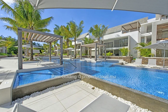 Modern with charm, 3 bedrooms apartment on the golf