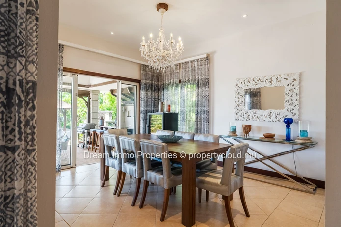 Élégante villa vue mer dans le prestigieux domaine golfique Heritage Villas Valriche à Bel Ombre – Ile Maurice