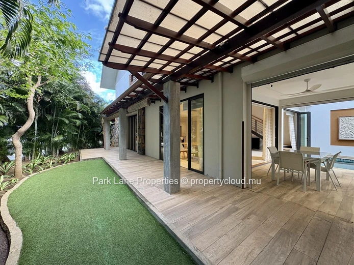 Townhouse de Prestige à La Marina avec Terrasse, Piscine et Amarrage privé de 11m